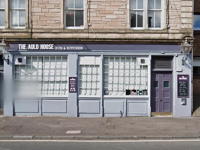 The Auld Hoose, at 23-25 St. Leonards Street, EH8 9QN, has a rating of 4.5 from 306 reviews.