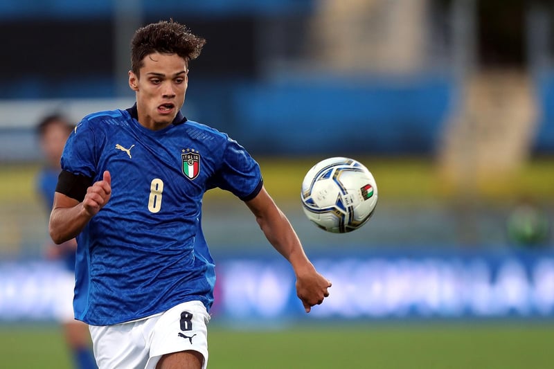 Leicester City are rumoured to be in the running to land Empoli's teenage midfielder Samuele Ricci. The 19-year-old, who is also said to be on Arsenal's radar, is likely to cost around £12m. (Leicester Mercury)