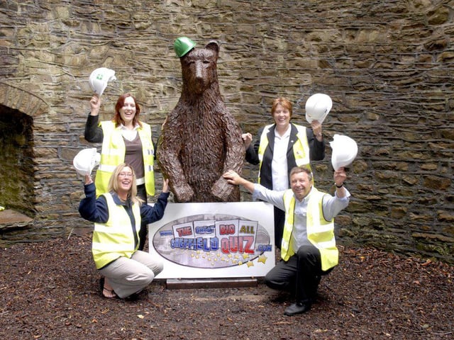 In January 2005 a mild steel sculpture of a bear (2.4m tall) was installed, to remind people of the former use of this structure.
This picture show teams lining up for Great All Sheffield Quiz