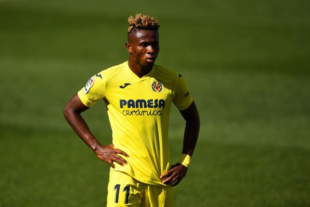 Manchester United, Liverpool, Everton, Chelsea and Leicester are pondering a move for Villarreal winger Samuel Chukwueze, who has a £71m release clause. (La Razon)
