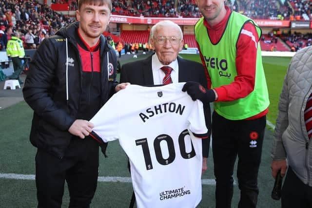 Roy Ashton with Sheffield United players Ben Osborn and Chris Basham at Bramall Lane