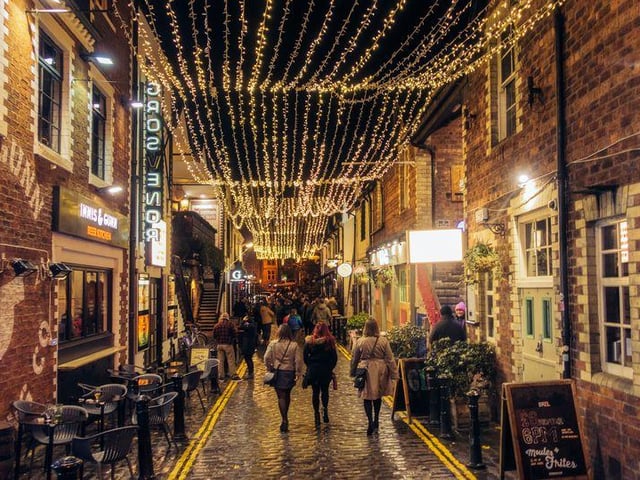 Hidden in the heart of the West End, just behind Byres Road in Glasgow is Ashton Lane, a top spot amongst Instagrammers visiting the area