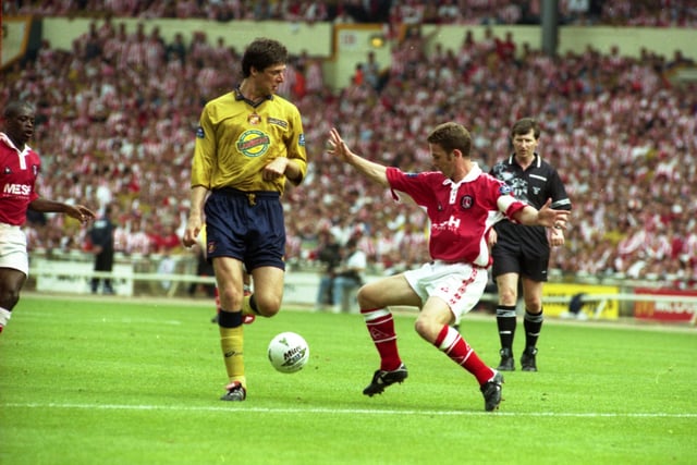 Niall Quinn playing against Charlton in the 1998 play-off final at Wembley, Sunderland eventually lost on penalties.