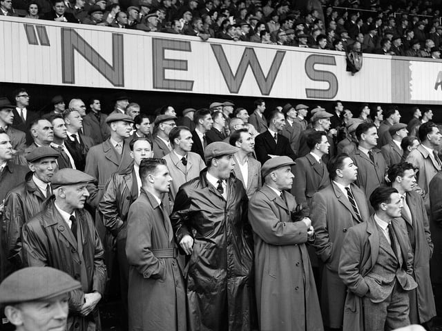 Crowds of fans at Easter Road Stadium, home of Hibernian FC since 1893. (Date of picture unknown).