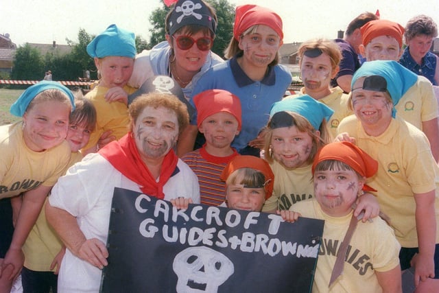p3 mon
 gala 3. Carcroft Guides and Brownies at the Carcroft and Skellow gala in 1999