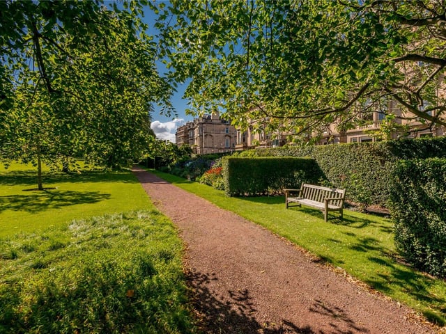 If your own private gardens weren’t enough for you, the property also has access to beautiful communal gardens to the front of the flat
