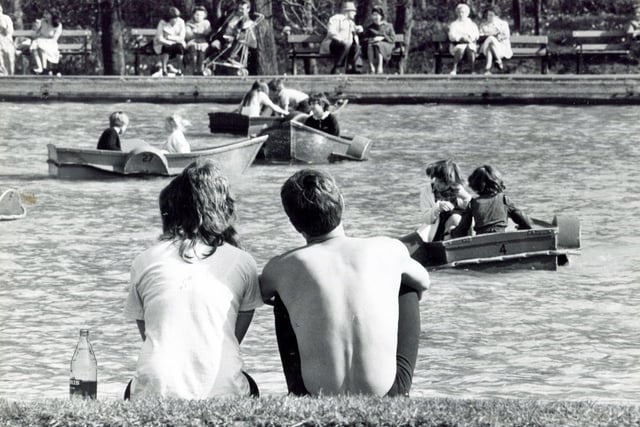 Millhouses Park was a great place to go in the 80s. only did it have this boating lake, with paddle boats for hire,p it also had at one point and outdoor poolm putting green, and tennis courts. This picture is from 1982