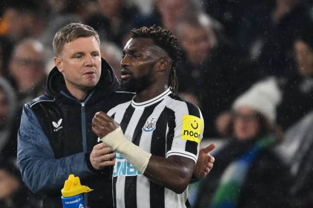 Newcastle United head coach Eddie Howe speaks with winger Allan Saint-Maximin during the West Ham United game.