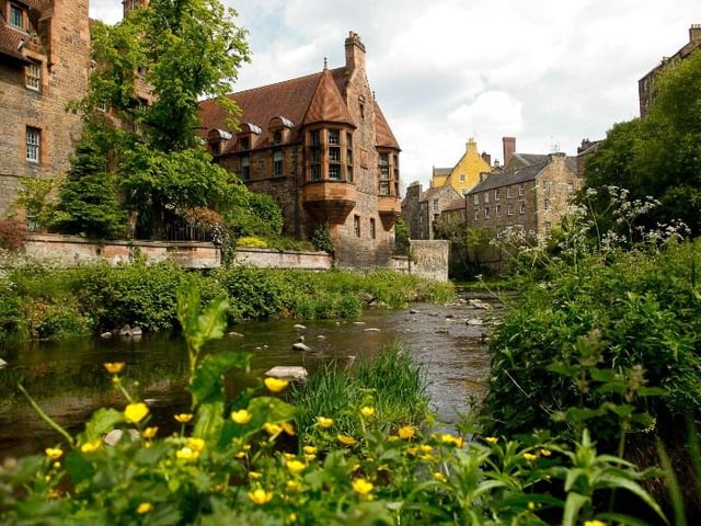 Where is the Water of Leith running through?