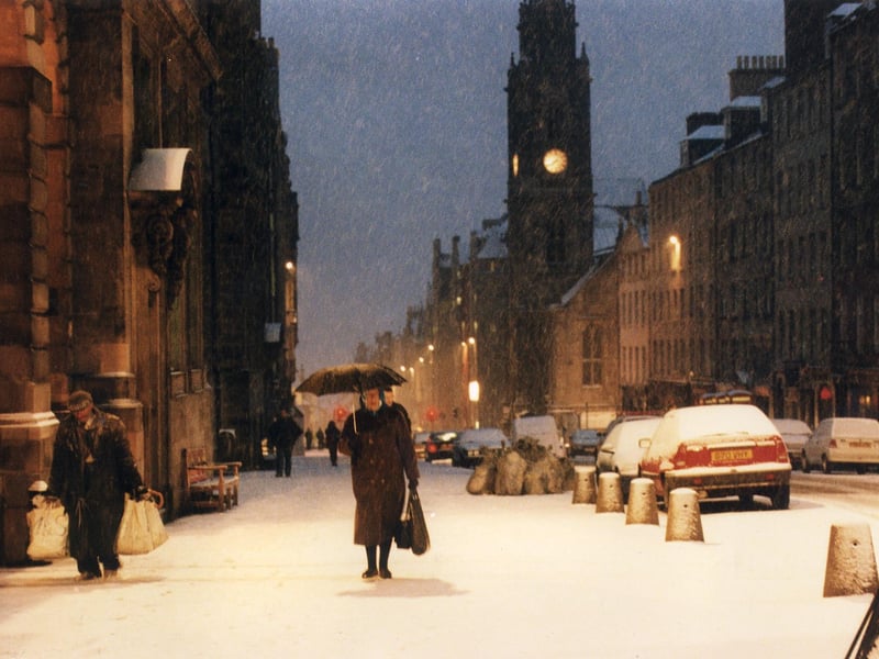 Heavy snow hits the Royal Mile in Edinburgh in February 1996.