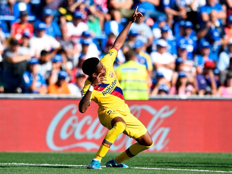 Leeds United have completed the signing of Barcelona left-back Junior Firpo, who has arrived at Elland Road for a fee of around £13m. He made 18 appearances for the Catalan giants last season, and helped them win their 31st Copa Del Rey. (Club website)