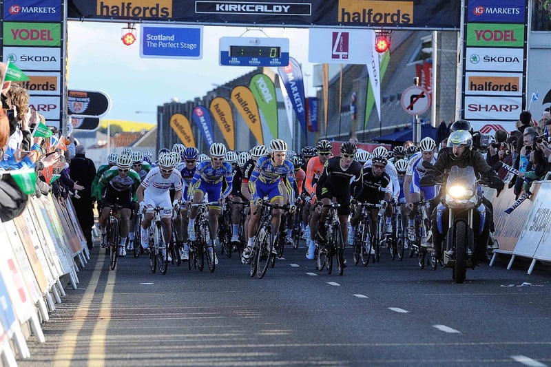 And they're off! The start of the pro race (Pic: Neil Doig/Fife Free Press)