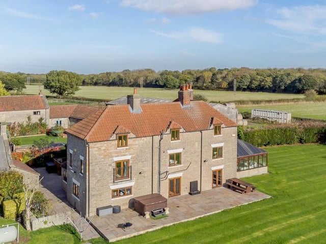 Let's go back outside now to take in another shot of the magnificent farmhouse, which sits off Carter Lane in Warsop Vale. Instantly, you can tell how well the 17th century property has been renovated.