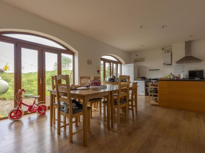 Kitchen / dining area.
