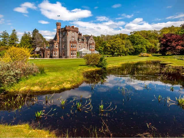 Part of the Isle of Eriska Hotel, Isle of Eriska is on its own private island on the west coast of Scotland. Using natural flavours and seasonal ingredients, Isle of Eriska’s menu is inspired by the surrounding environment.