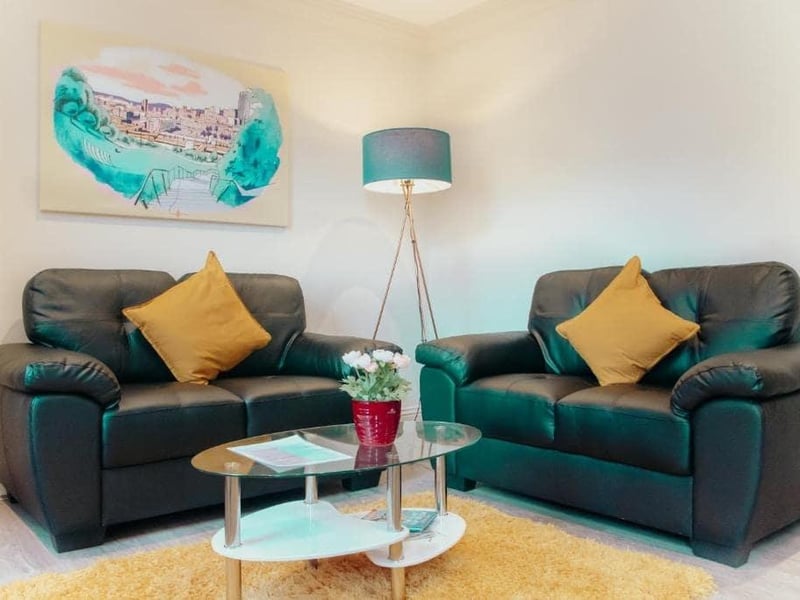 FlyDSA Arena is 3.1 miles from the apartment, while Bishop's House is 2.7 miles away. The nearest airport is Doncaster Sheffield Airport, 19.9 miles from Spacesavers.
