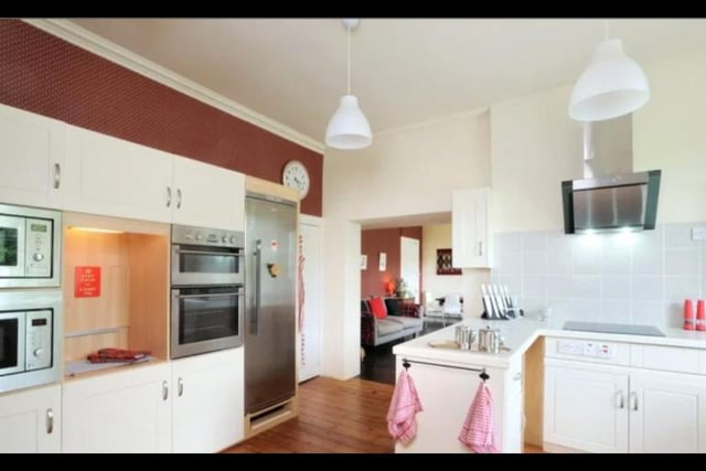 The spacious and modernly decorated kitchen can be found on the ground floor. In addition to the kitchen, the middle hall offers a pantry and freezer room as well a wine cellar.