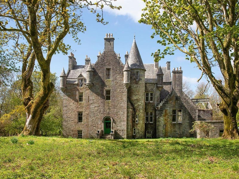 Front of the castle.