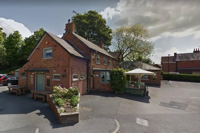 The Lion at Farnsfield is another pub you can enjoy a roast dinner at with the Parfitt Drive Play Park located close by.