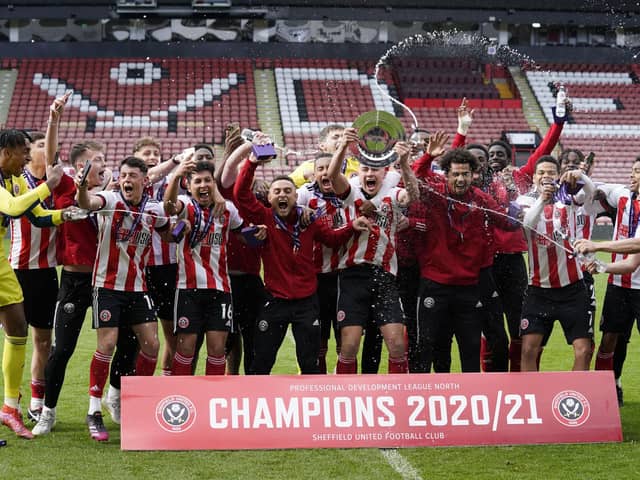 Champions! Sheffield United's U23ss lift the PDL North trophy at Bramall Lane: Andrew Yates / Sportimage
