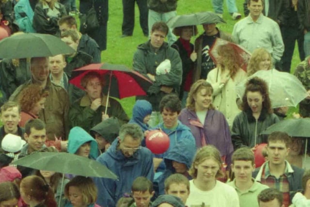 Even more faces in the crowd from July 1993.
