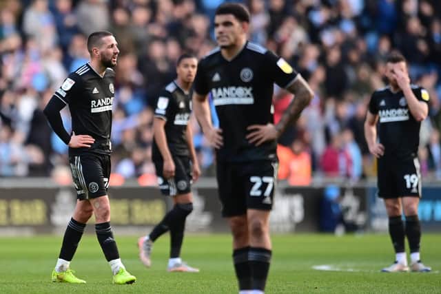 Disappointment for Sheffield United's players after defeat at Coventry City: Ashley Crowden / Sportimage