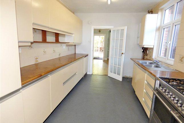 This is what the kitchen looks like.