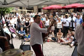 Free live music continues at Leopold Square throughout August, taking place every Friday evening and on Saturday and Sunday afternoons (Photo: Leopold Square)