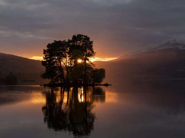 "Coming home through Kenmore there was a group of photographers, all with their tripods, crowded at the end of the beach. I just had to stop to check out what attracted their attention." Helen Ostrycharz, Brookfield