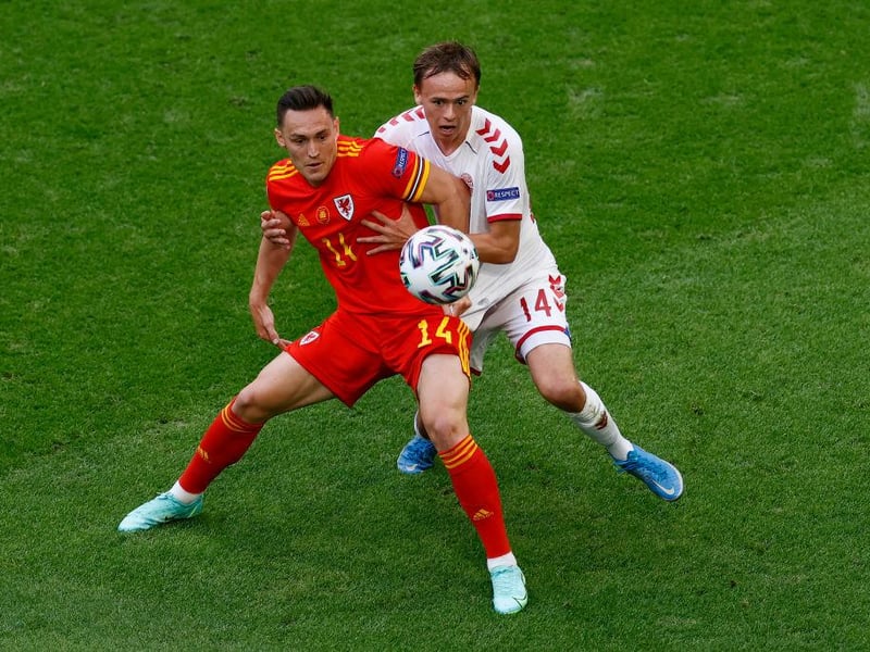 Burnley have entered talks to sign Swansea City full-back Connor Roberts. (Sky Sports)
(Photo by Koen van Weel - Pool/Getty Images)