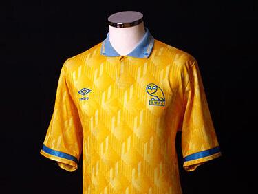 I'm not sure if I remember this shirt in my actual memory, I was a little kid when Wednesday played in it, but I always thought it looked so good out on the pitch when I saw it on my grandad's old videos. That yellow and baby blue combo works nicely.