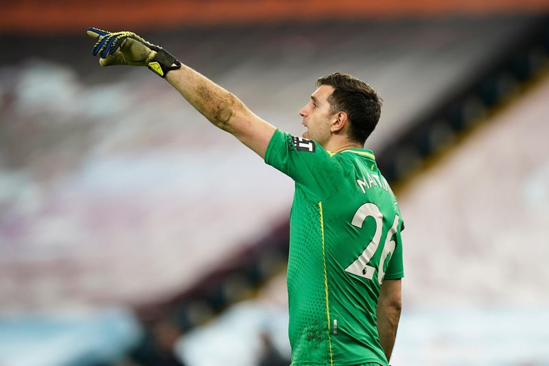 Aston Villa are preparing to receive a big offer for goalkeeper Emiliano Martinez this summer. The ex-Arsenal star is reportedly a target for Manchester United. (Football Insider)