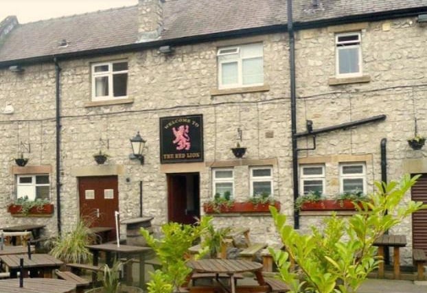 Enjoy some much loved pub grub at the comfortable outdoor area of The Red Lion.