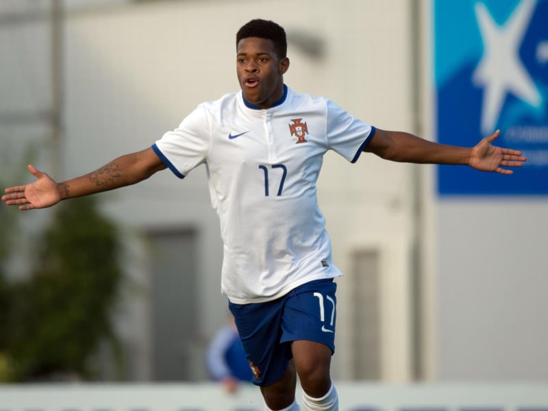 Nottingham Forest were one of the busier clubs in the transfer window and one signing that caught the eye was that of Xande Silva, a player who "special characteristics" according to his former youth coach Tiago Capaz (Nottinghamshire Live)