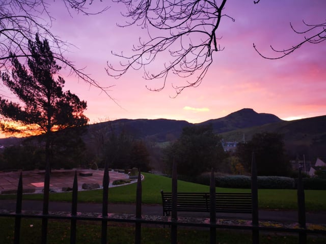 A luscious purple sky was also seen in Edinburgh this morning created by the sun's striking rays (photo: @RachelMackie2).