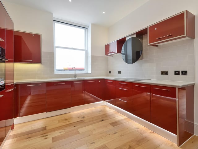 The home comes with a fully fitted kitchen. As you can see in the above picture.