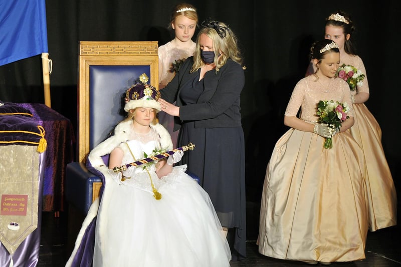 The historic moment Grangemouth Children's Day Queen Amy Meichan is crowned by mum Lesley