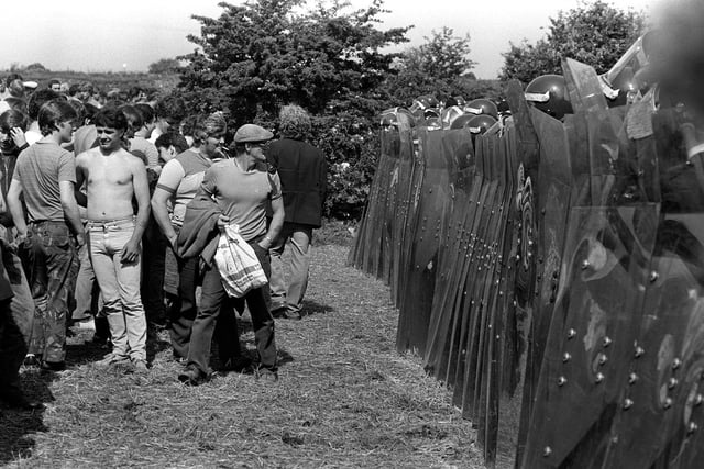 Pickets and police face to face at Orgreave