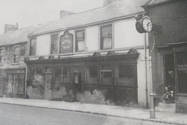 Take a look at the Queen's Head which was in Sunderland Street and closed in 1968.