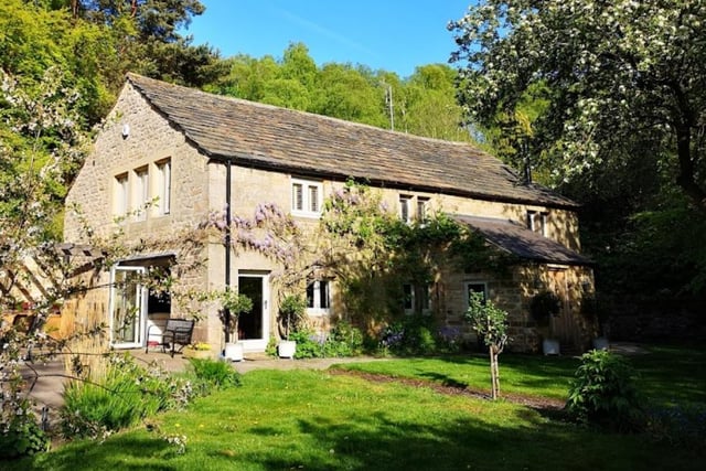 Robin Hood Farm, Brampton Road, Baslow, Bakewell, DE45 1PU. Rating: 4.7/5 (based on 45 Google Reviews). "From arrival to departure we and our dog were made to feel really welcome. The room was spotless."