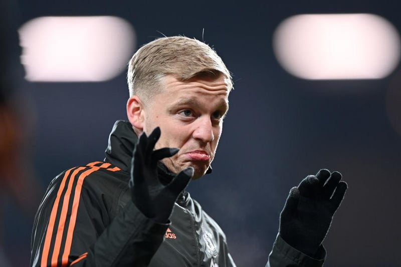 Donny van de Beek wants to leave Manchester United after starting just two Premier League games since his move from Ajax last summer. He is set to hold showdown talks with executive vice-chairman Ed Woodward. (Daily Star)