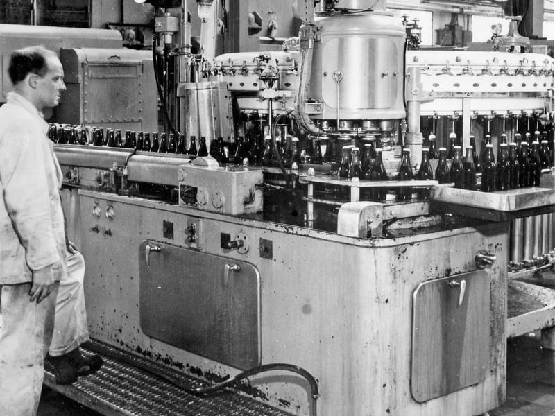Working on the bottling machines at the Hope & Anchor Brewery, Sheffield, in July 1961