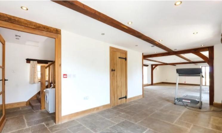 A generous reception room with en-suite shower room would be perfect for a gym.