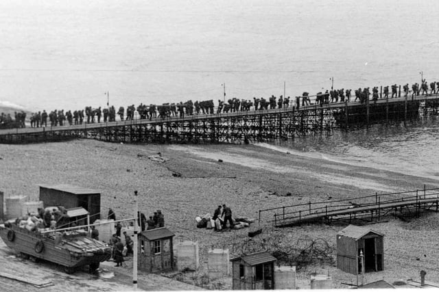 South Parade Pier, troops boarding LSI