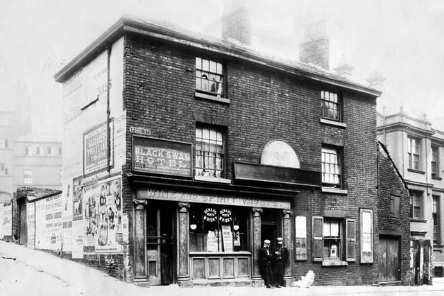The old Black Swan Hotel in Pond Street, Sheffield, known to local people in the twenties as the Mucky Duck.  The building on the right is the back of the Post Office
