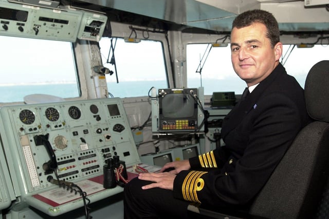 4th April 2003. HMS Cardiff Captain Tim Fraser on the bridge of the Type 42 Destroyer
PICTURE:JONATHAN BRADY   (031680-123)