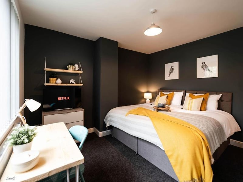 Situated at 21 Roberts Road, Doncaster, DN4 0JN, within 3.1 miles of Cusworth Hall and 2.5 miles of Keepmoat Stadium, Roberts Residence provides accommodation with a garden and free WiFi throughout the property as well as free private parking for guests who drive. Every room comes with a wardrobe, a flat-screen TV and a private bathroom.