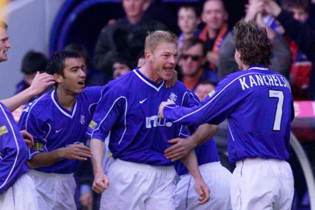 Fan favourite hit a double. Returned to previous club Hamburg before further spells in Germany and China plus a short-lived return to Scotland with John Brown's Clyde.