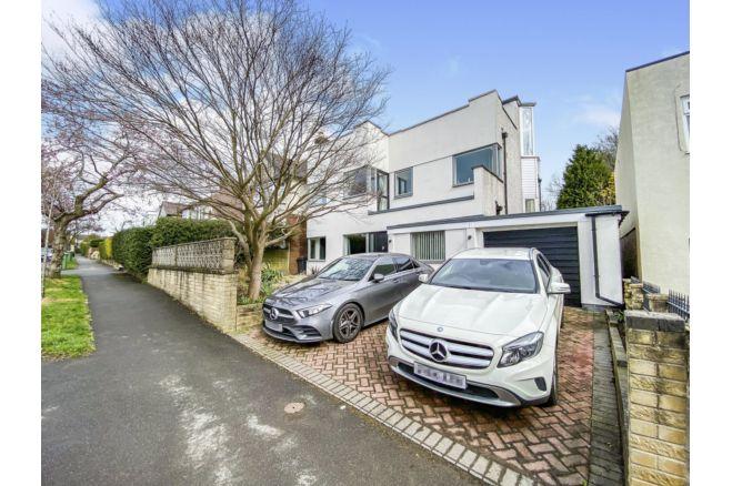 Art Deco meets stunning contemporary decor in this four bed detached home in Cloonmore Drive, Norton, with expansive indoor and outdoor living space for all the family to enjoy.