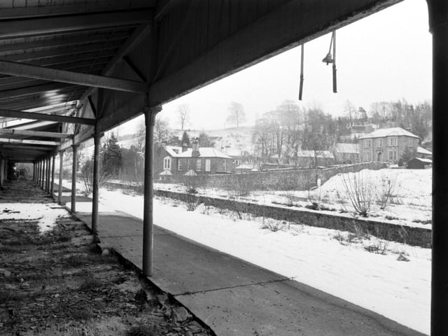 The platform of Melrose railway station lies completely derelict, January 1985.